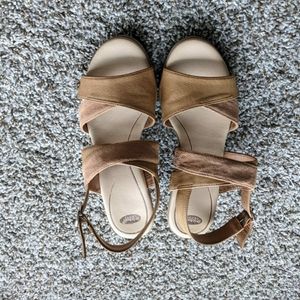 Dr. Scholl's tan strappy heel sandals EUC